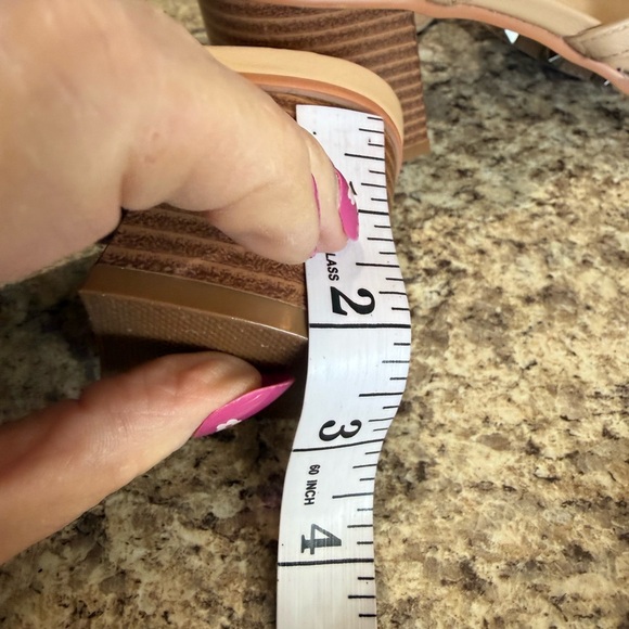 Comfortview Beige Sandals - Picture 8 of 10